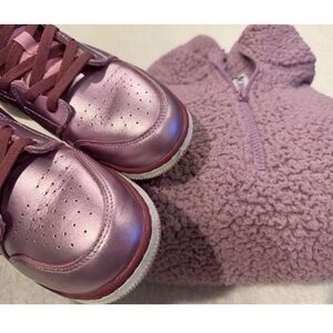 Nike Air Jordan 1 Mid Metallic Pink Rose Sneakers Mens 7 Y / W 8.5 & FLEECE